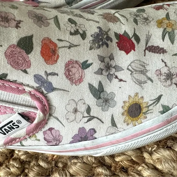 Vans Off The Wall, Women’s 8, Mens 6.5
Floral Pink Checker Slip-On Sneakers - Picture 7 of 9